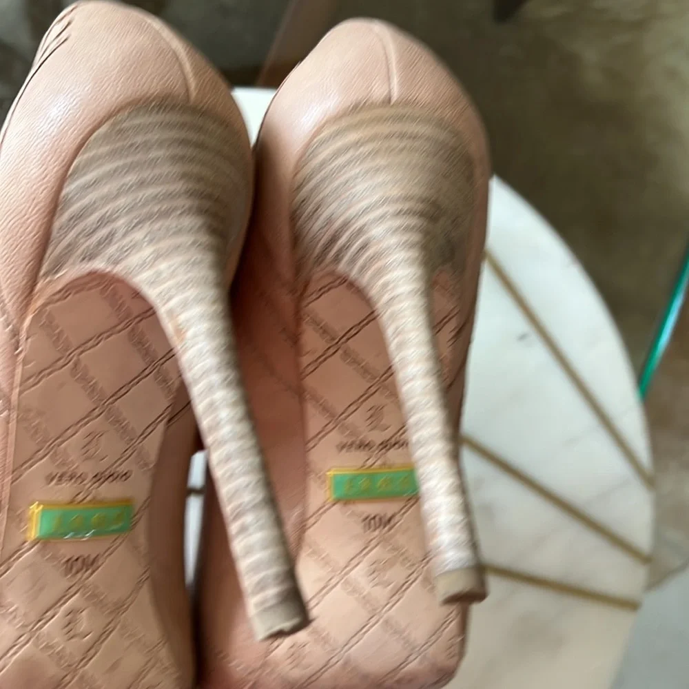 L.A.M.B by Gwen Stefani Leather pums